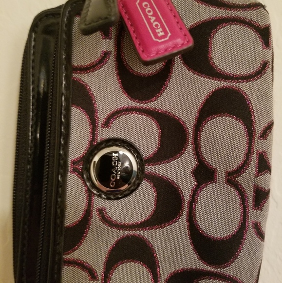 Coach Wristlet -- looking to sell fast - Picture 1 of 4